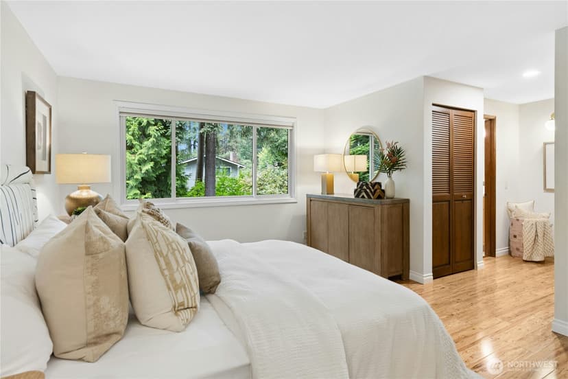 Property photo for 14406 NE 11th Place, Bellevue photo 18