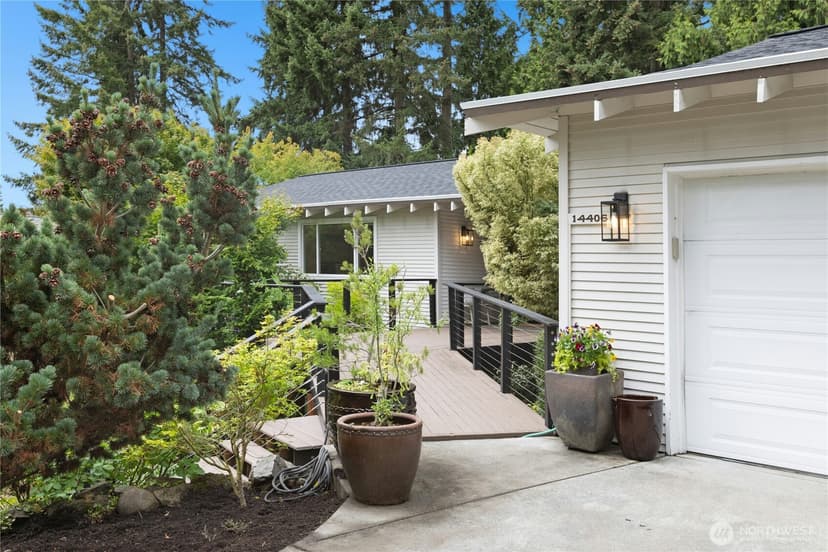 Property photo for 14406 NE 11th Place, Bellevue photo 2