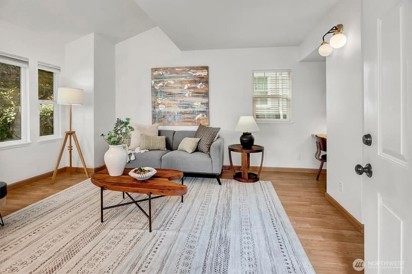 Property photo for 116 24th Avenue S, Seattle photo 3