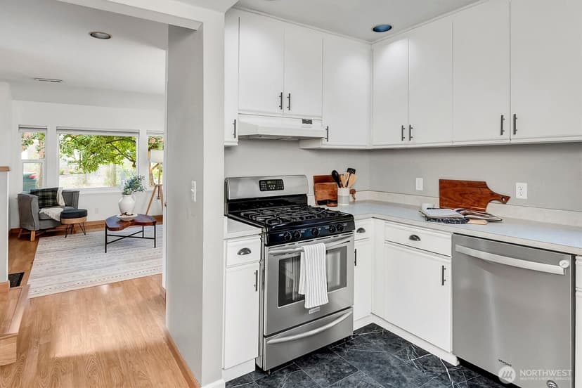 Property photo for 116 24th Avenue S, Seattle photo 6