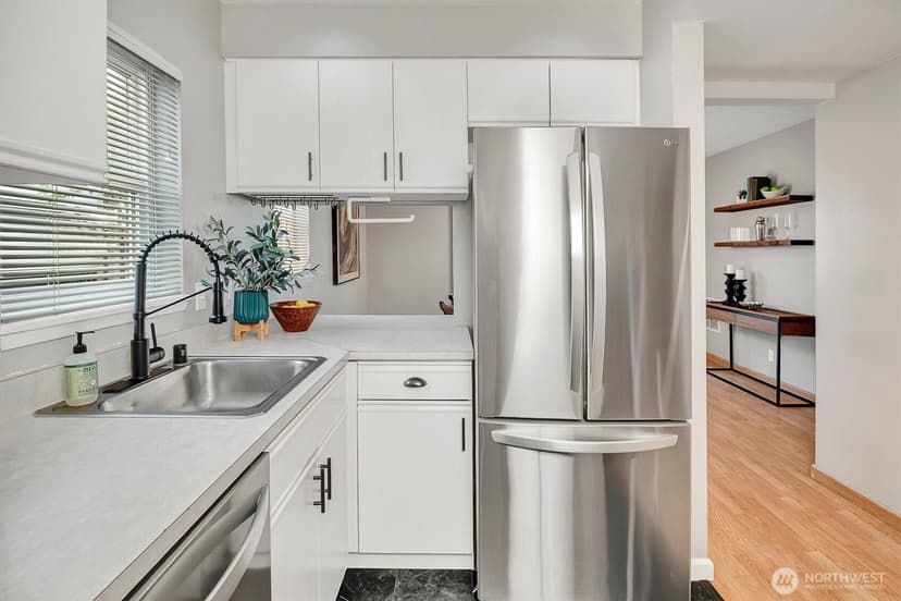 Property photo for 116 24th Avenue S, Seattle photo 8