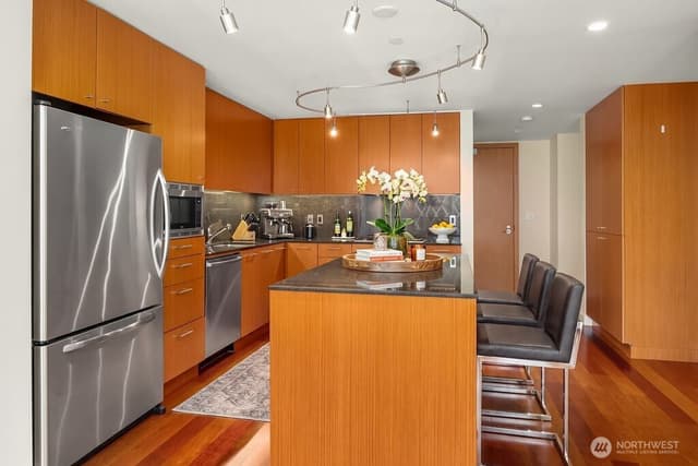 Property photo for 909 5th Avenue #502, Seattle photo 3