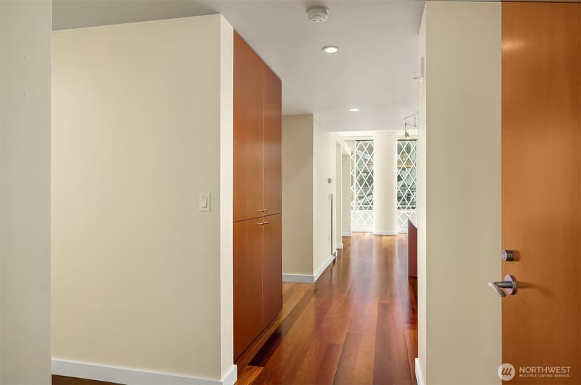 Property photo for 909 5th Avenue #502, Seattle photo 8