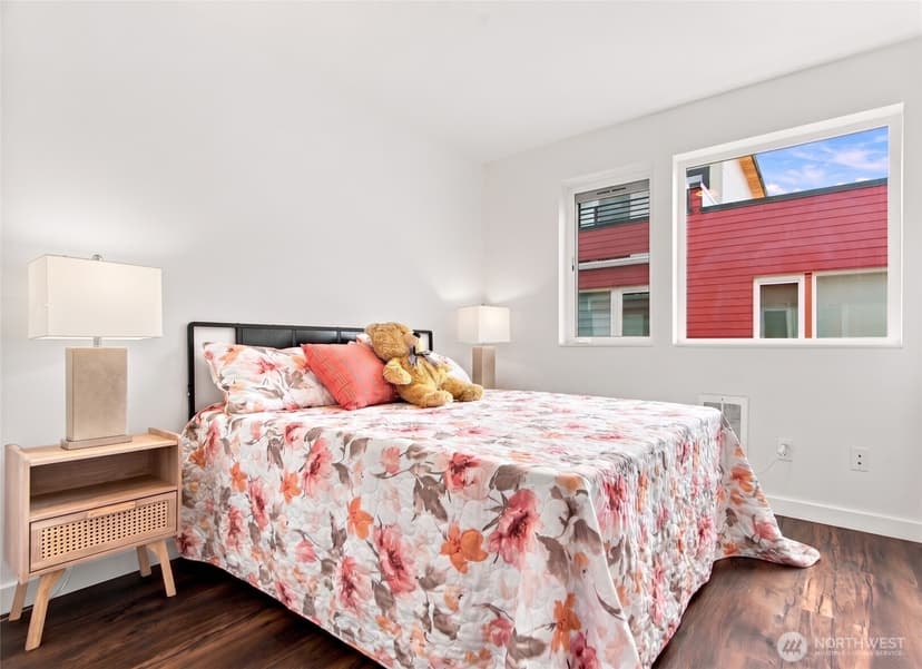 Property photo for 12516 15th Avenue NE #A, Seattle photo 11