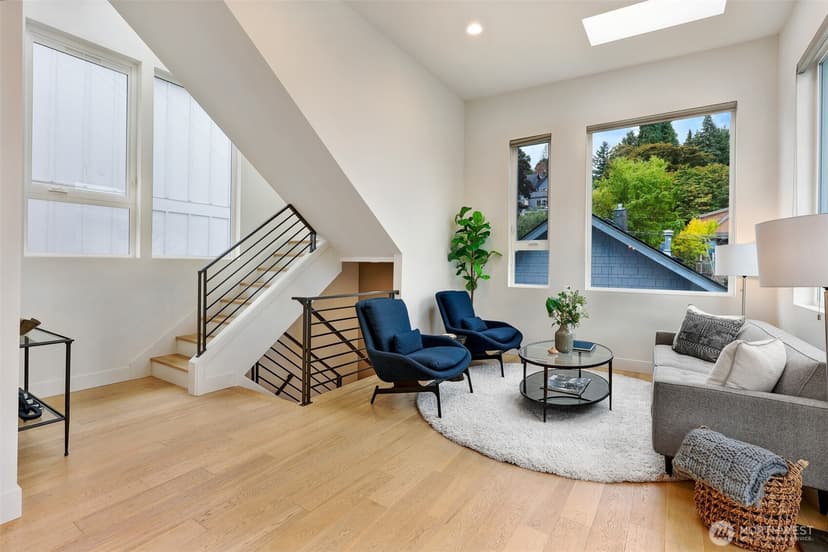 Property photo for 3022 4th Avenue W, Seattle photo 6