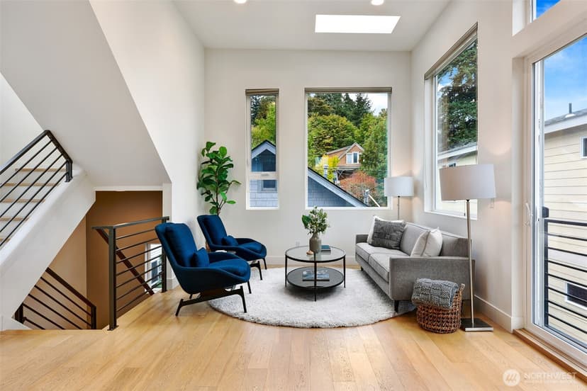 Property photo for 3022 4th Avenue W, Seattle photo 7