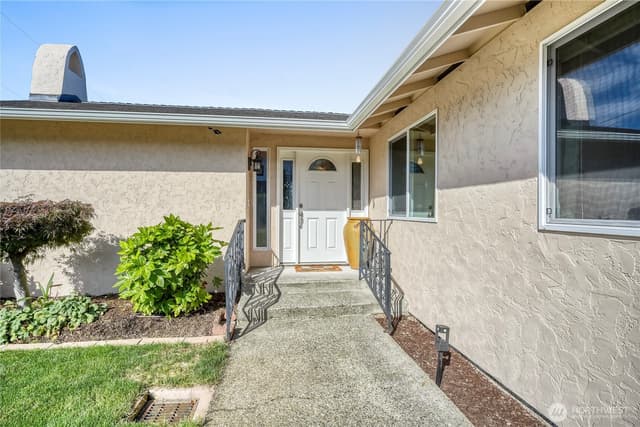 Property photo for 1112 N 38th Street, Renton photo 2