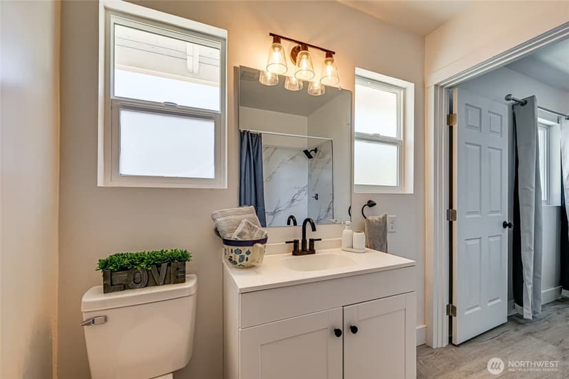 Property photo for 305 Meadow Avenue N, Renton photo 10