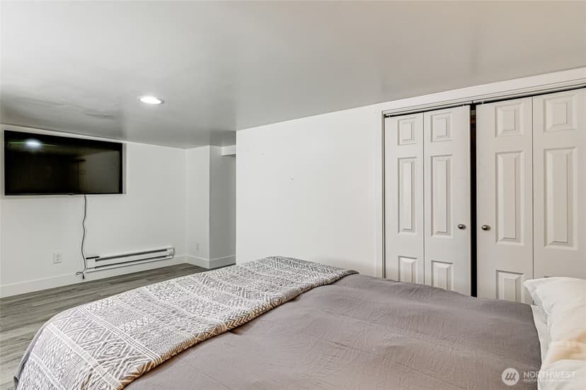 Property photo for 305 Meadow Avenue N, Renton photo 16