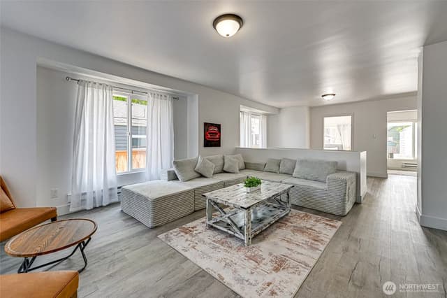 Property photo for 305 Meadow Avenue N, Renton photo 4