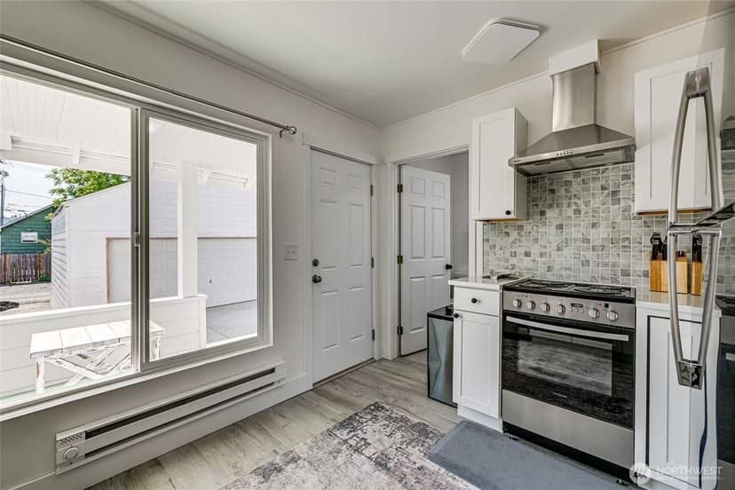 Property photo for 305 Meadow Avenue N, Renton photo 9
