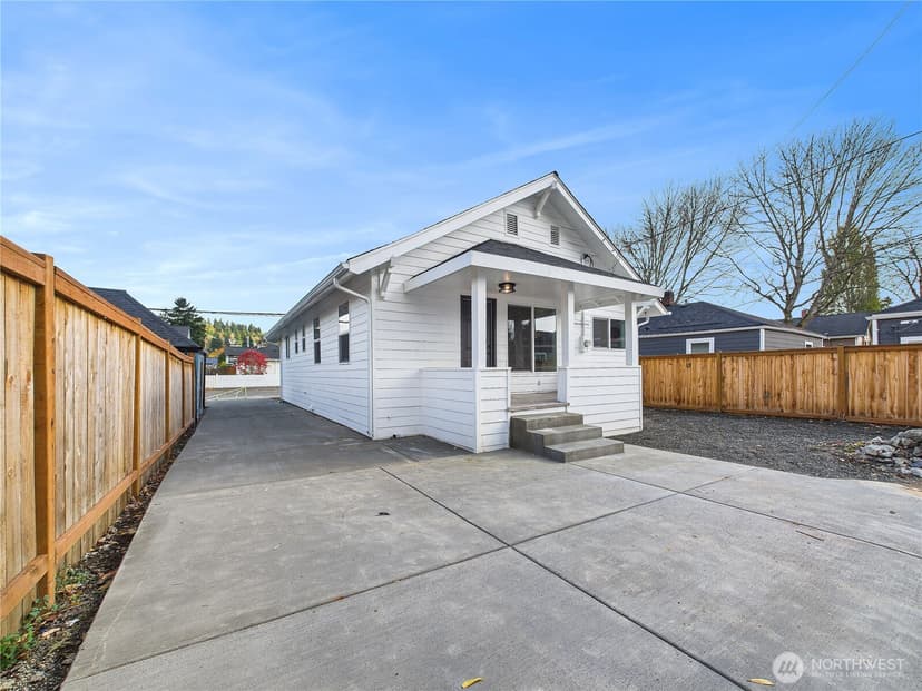 Property photo for 305 Meadow Avenue N, Renton photo 2