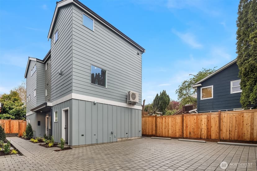 Property photo for 533 N 70th Street, Seattle photo 31