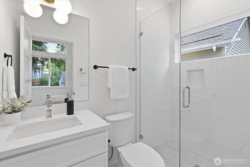 Property photo for 13351 25th Avenue NE, Seattle photo 15