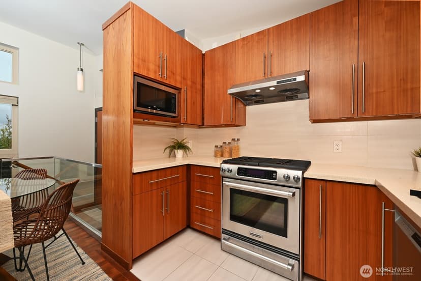 Property photo for 8218 2nd Avenue NE ##B, Seattle photo 15