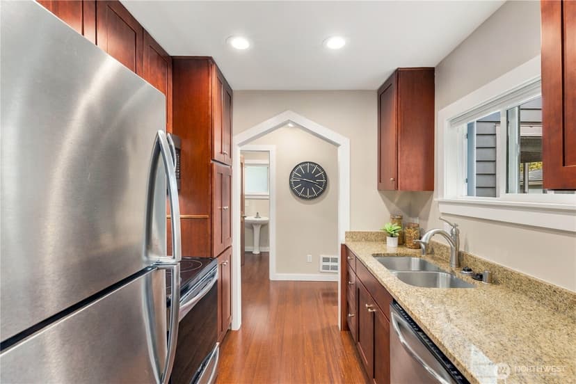 Property photo for 730 N 100th Street, Seattle photo 11