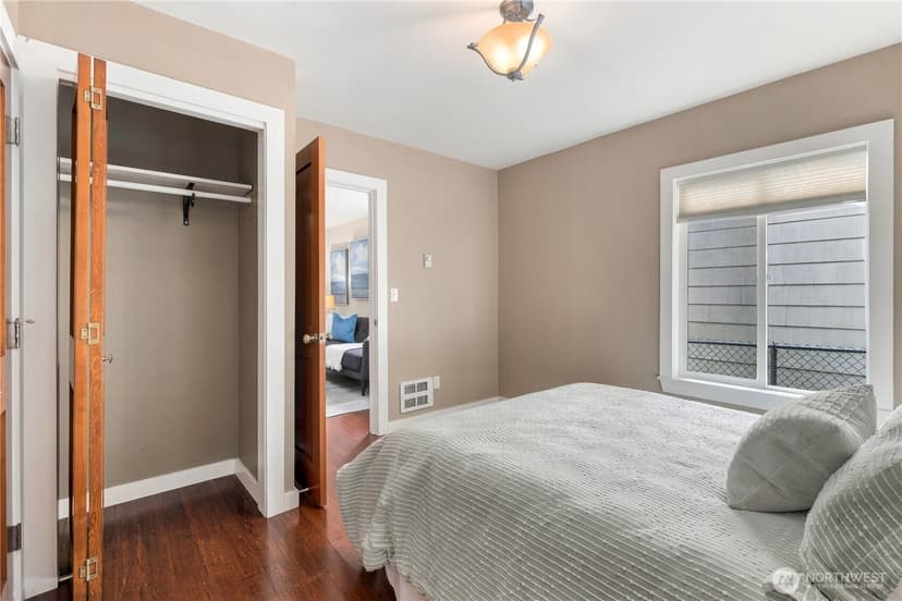 Property photo for 730 N 100th Street, Seattle photo 15