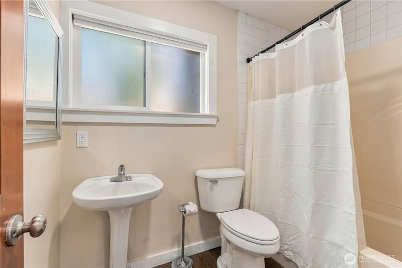 Property photo for 730 N 100th Street, Seattle photo 17