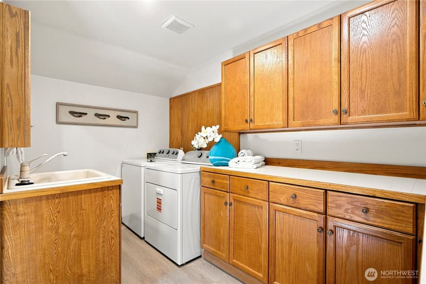 Property photo for 17219 NE 16th Place, Bellevue photo 25