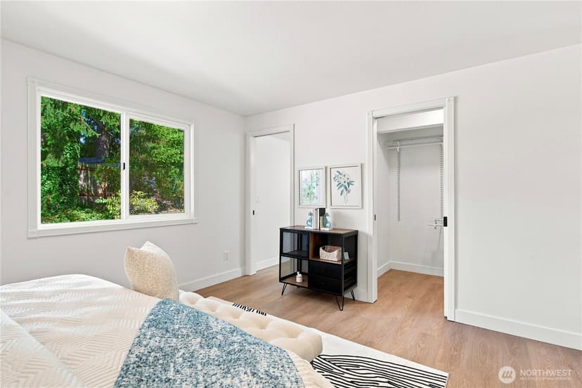 Property photo for 17219 NE 16th Place, Bellevue photo 14