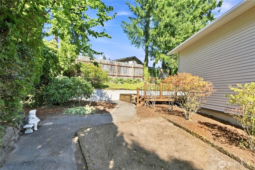 Property photo for 17219 NE 16th Place, Bellevue photo 31