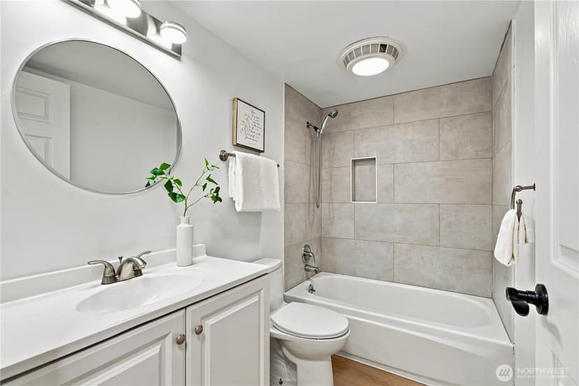 Property photo for 17219 NE 16th Place, Bellevue photo 19