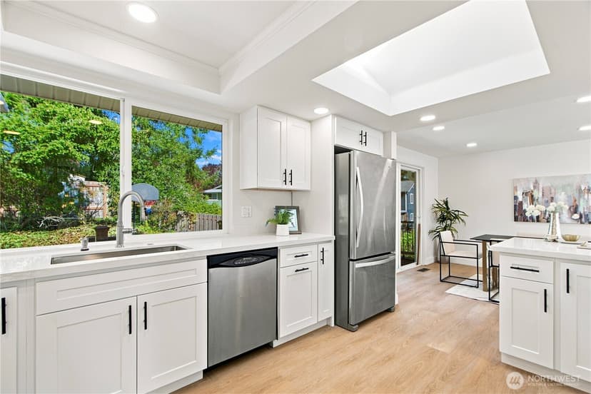 Property photo for 17219 NE 16th Place, Bellevue photo 3