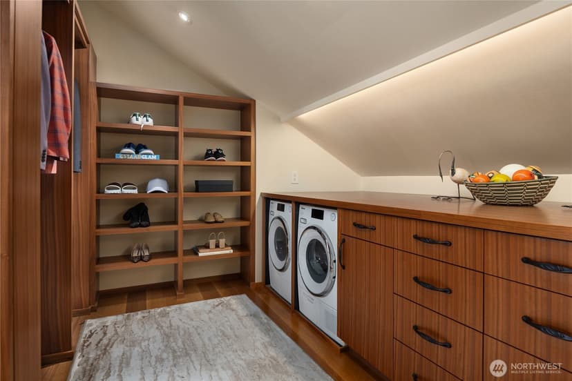 Property photo for 10411 Maplewood Place SW, Seattle photo 21