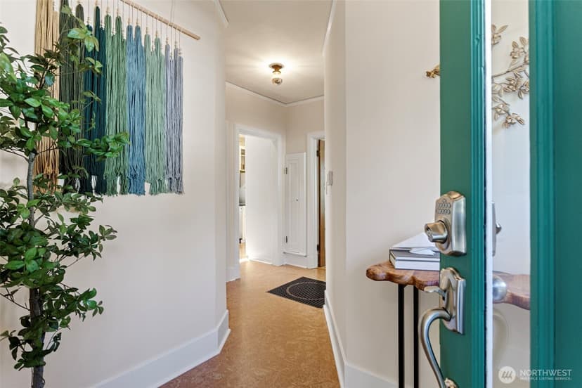 Property photo for 911 Yakima Avenue S, Seattle