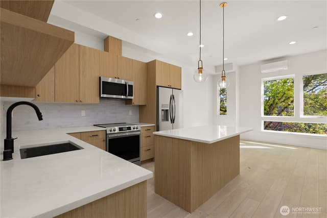 Property photo for 1535 19th Avenue, Seattle photo 5