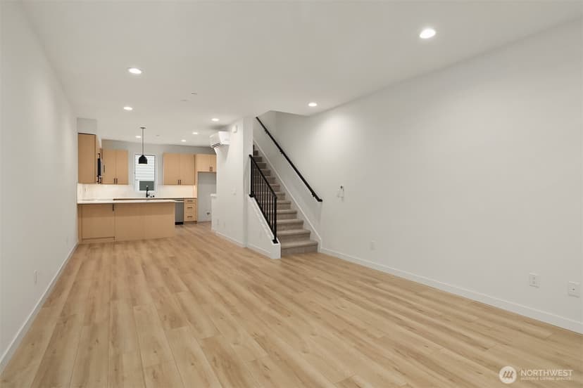 Property photo for 805 NE 71st Street, Seattle photo 10