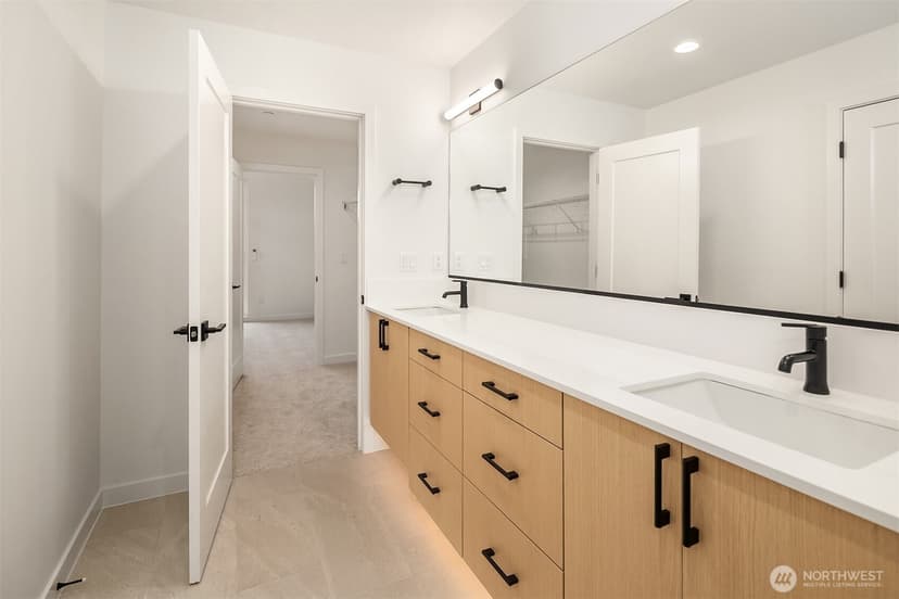 Property photo for 805 NE 71st Street, Seattle photo 17