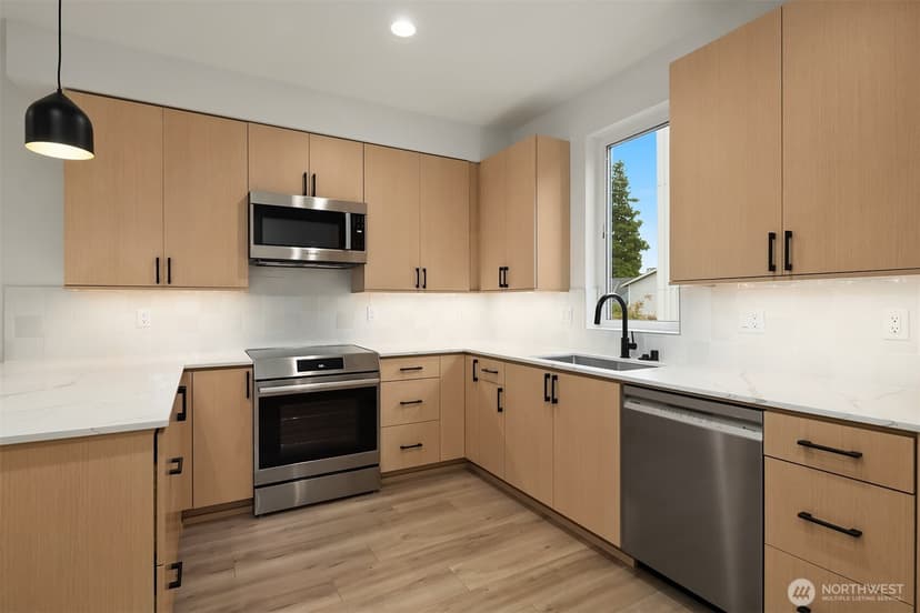 Property photo for 805 NE 71st Street, Seattle photo 2