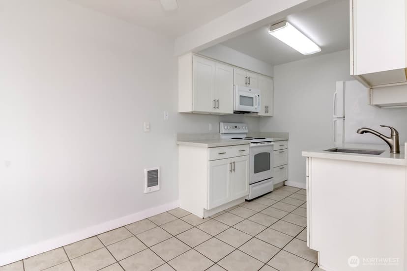 Property photo for 4812 S 187th Place #B203, SeaTac photo 8
