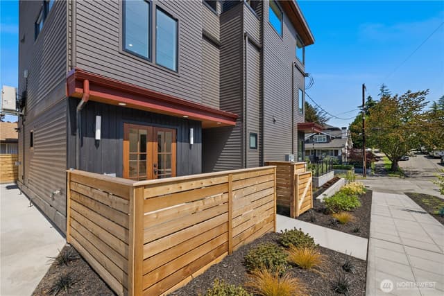 Property photo for 270 Fulton Street, Seattle photo 2