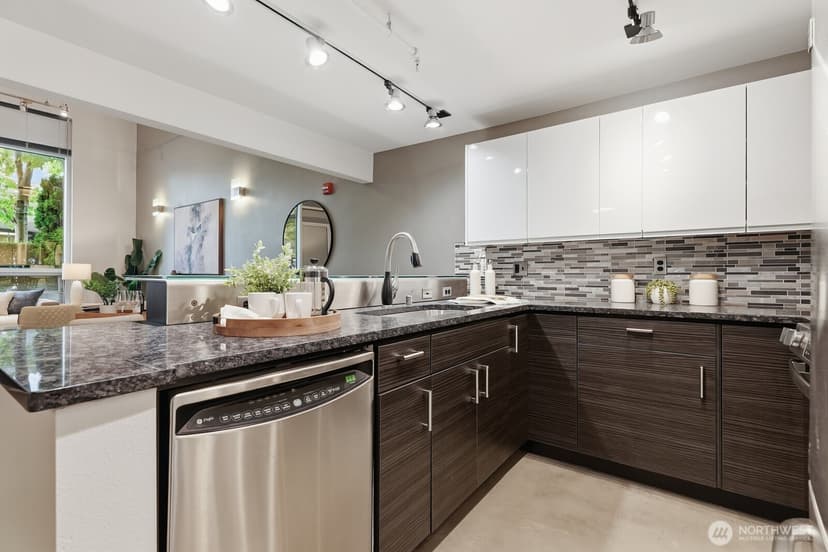 Property photo for 3104 Western Avenue #104, Seattle photo 8