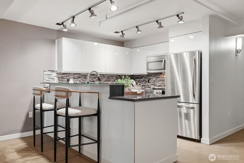 Property photo for 3104 Western Avenue #104, Seattle photo 7