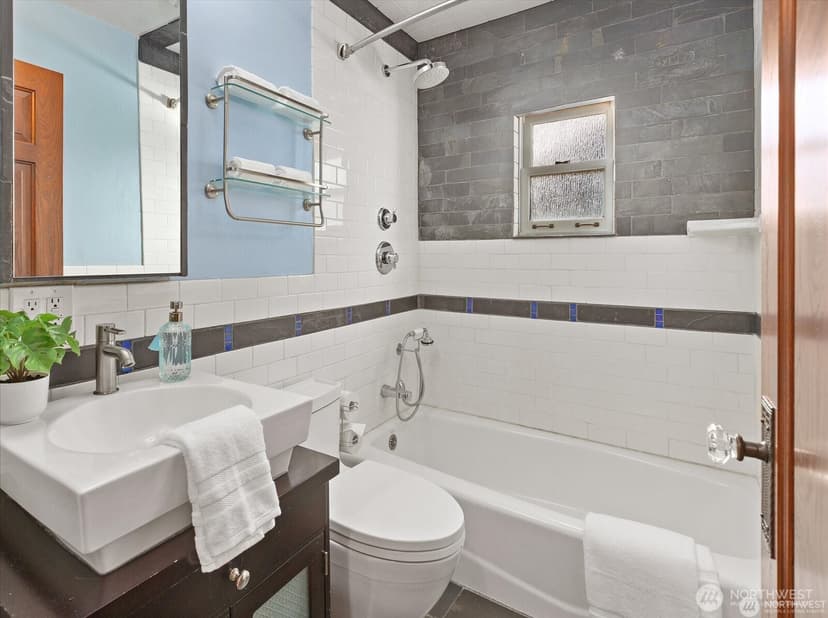 Property photo for 2337 N 61st Street, Seattle photo 16