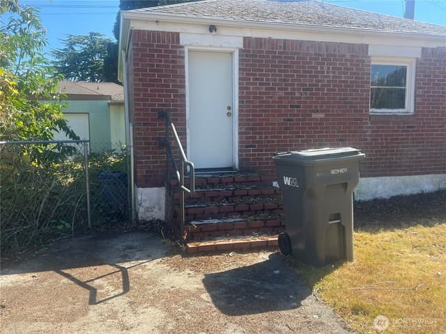 Property photo for 10456 18th Avenue S, Seattle photo 3