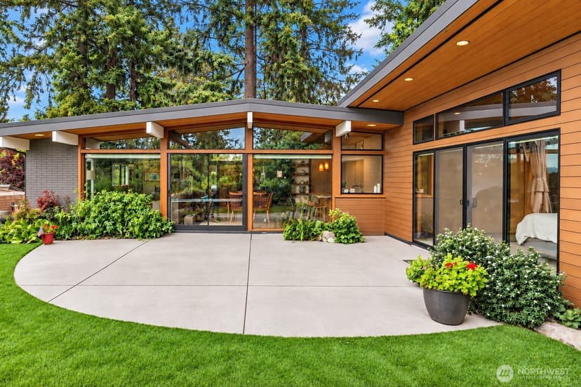 Property photo for 7529 SE 40th Street, Mercer Island photo 3