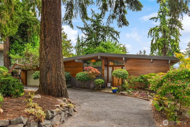 Property photo for 7529 SE 40th Street, Mercer Island photo 2
