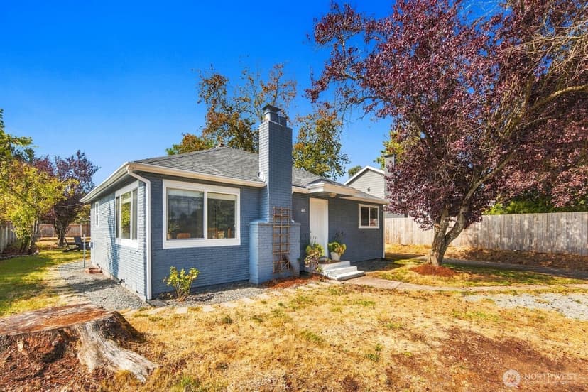Property photo for 15215 8th Avenue NE, Shoreline photo 2