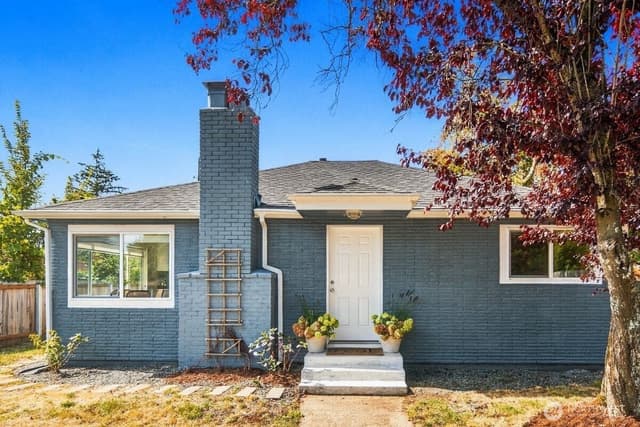 Property photo for 15215 8th Avenue NE, Shoreline