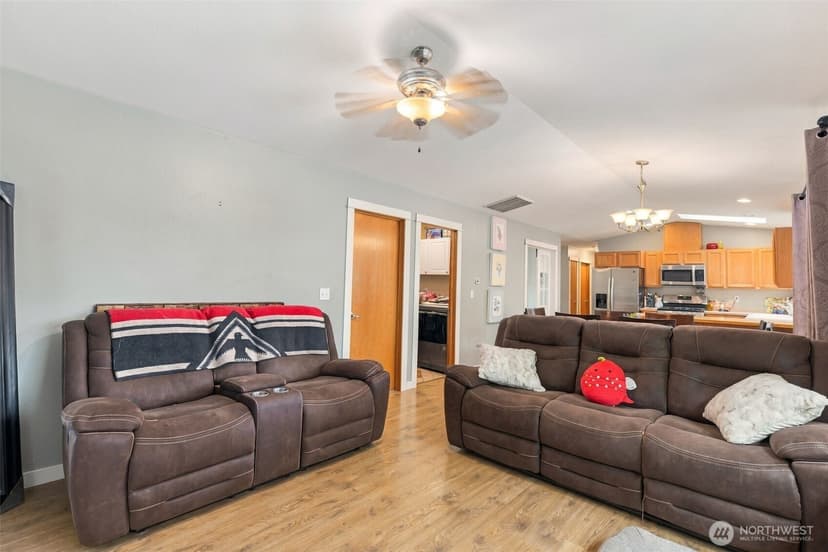 Property photo for 7721 Locust Avenue E, Bonney Lake photo 12