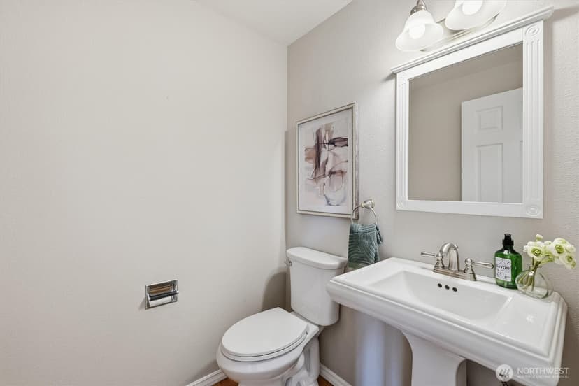 Property photo for 560 N 76th Street, Seattle photo 15