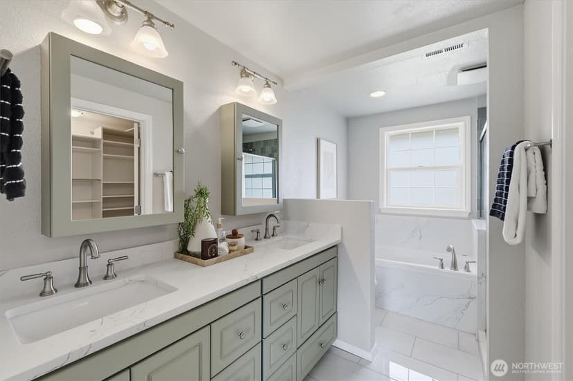 Property photo for 560 N 76th Street, Seattle photo 19