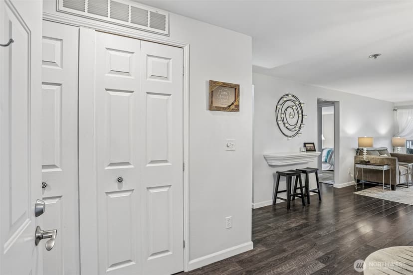 Property photo for 250 NW Dogwood Street #E104, Issaquah photo 3
