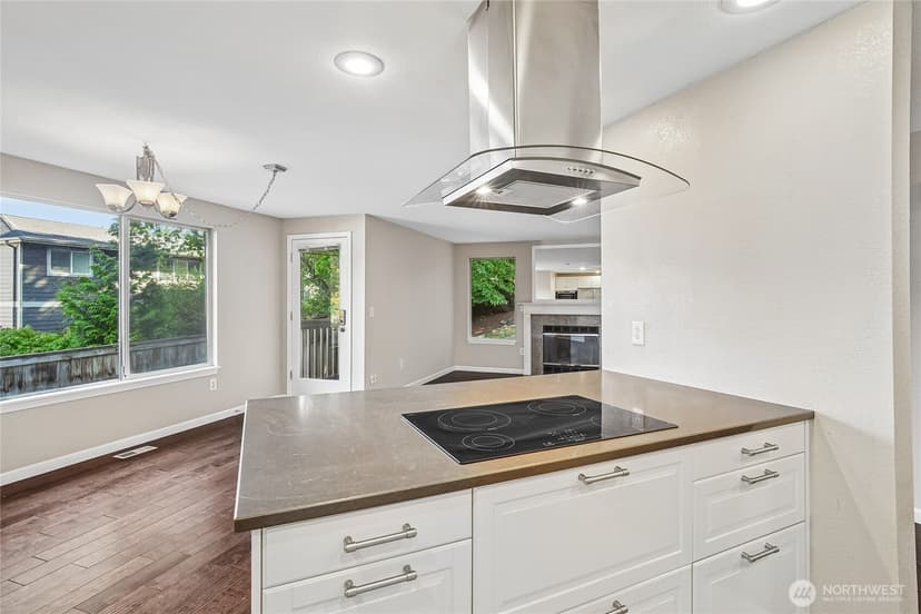 Property photo for 11641 NE 95th Street, Kirkland photo 6