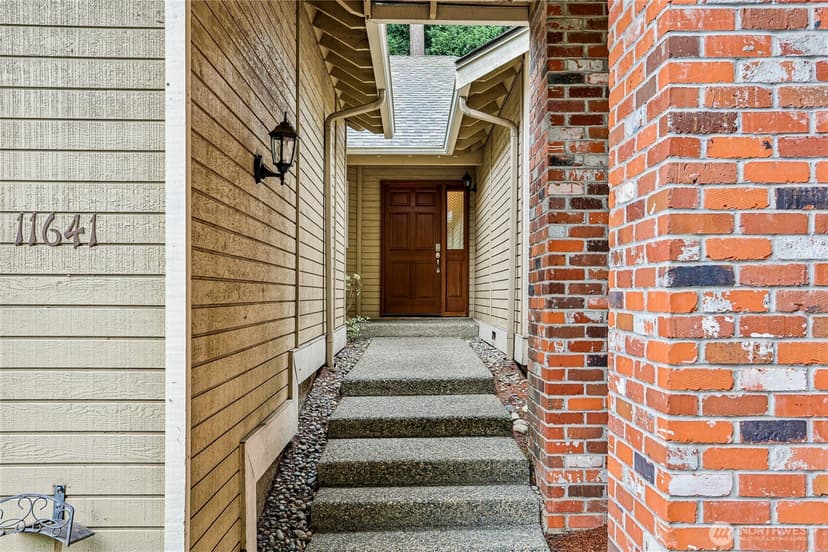 Property photo for 11641 NE 95th Street, Kirkland photo 2