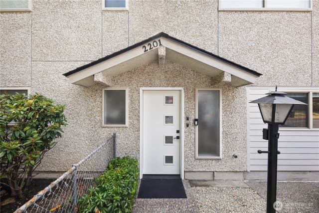 Property photo for 2201 NW 64th Street #D, Seattle photo 4
